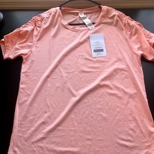 Fabletics tshirt